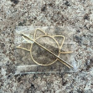 Goldtone Cat Hair Clip